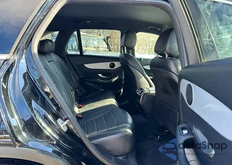 2021 Mercedes-Benz Glc 300 z USA, uszkodzony, nr VIN W1N0G8DBXMV263619